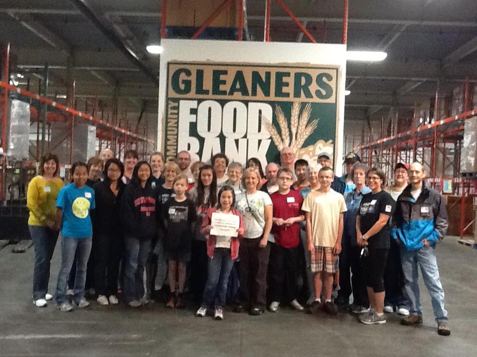 UUCF members pose for a group photo while volunteering at Gleaners Food Bank